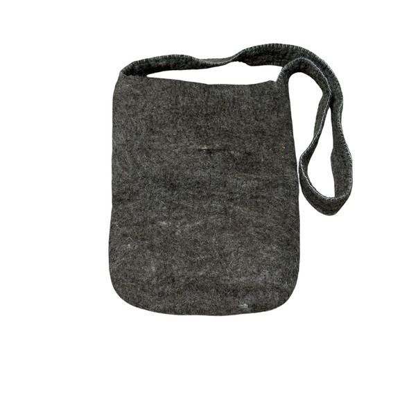 Handmade Gray Felt Shoulder Bag with Floral Accents - Picture 5 of 5